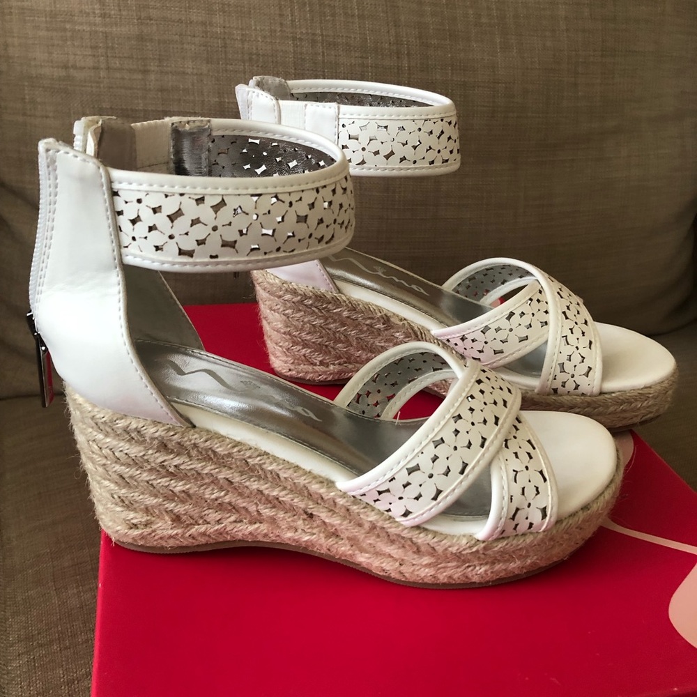 Sandals - Picture 2 of 6